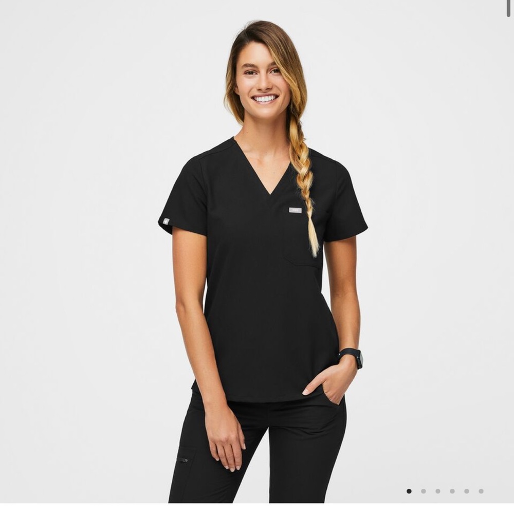 Catarina One pocket scrub Top